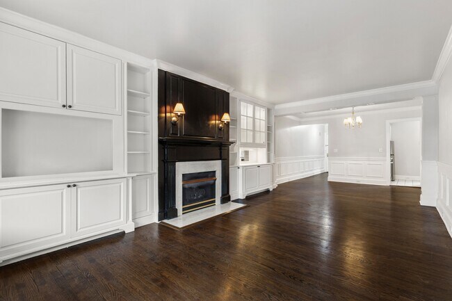 Building Photo - 25 W Elm St