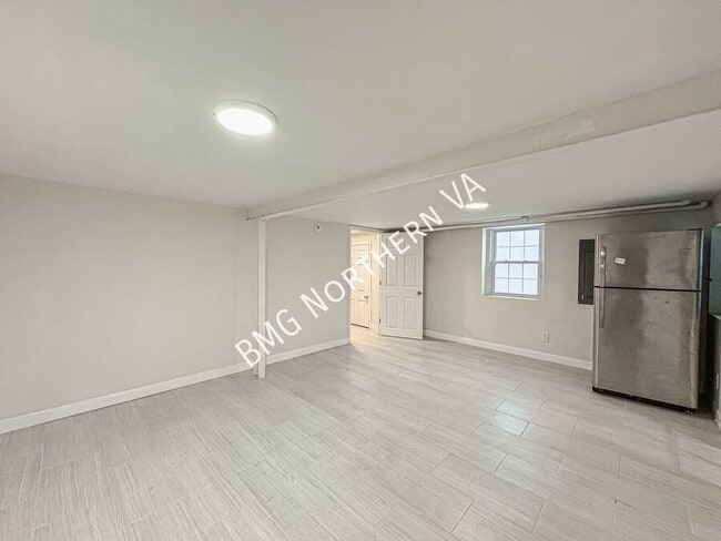 Building Photo - 4412 Volta Pl NW