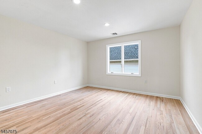 Building Photo - 907 Colonia Rd