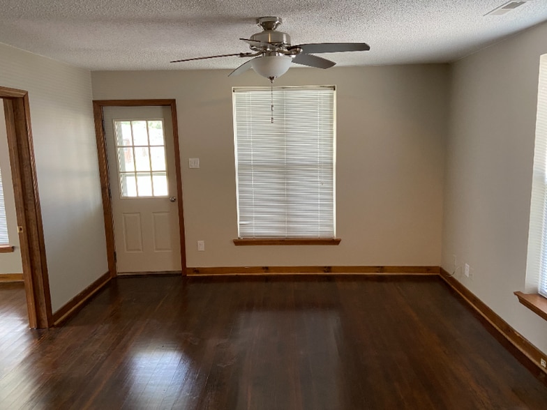 Building Photo - 103 S 4th St