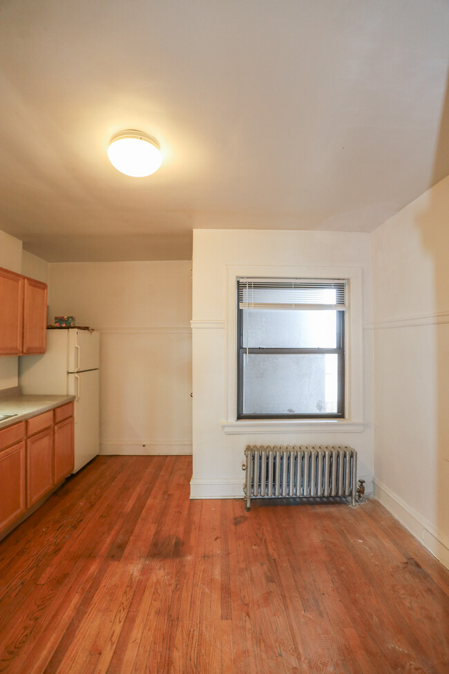 Building Photo - 2420 W Lunt Ave