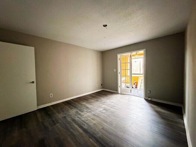 Building Photo - 2928 Parc Lorraine