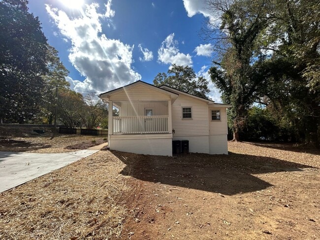 Building Photo - Updated 3/1 House in South Rome- $1,295