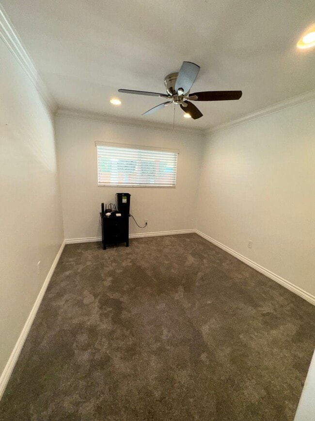 Building Photo - Beautifully Updated 3 Bedroom, 2 bath Rola...