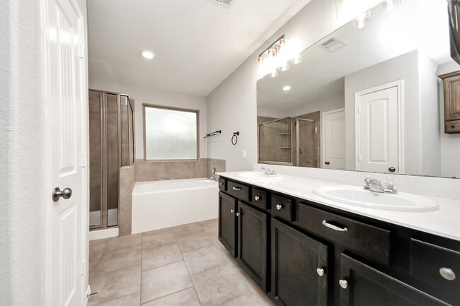 Building Photo - 16130 Beachside Pl