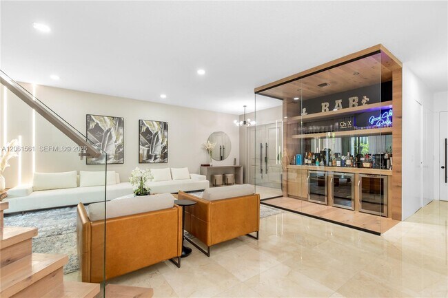 Building Photo - 9529 Eden Roc Ct
