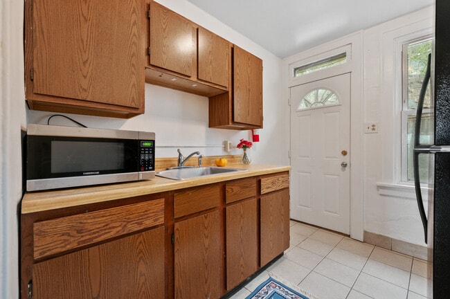 Building Photo - 2241 Hawthorne Ave