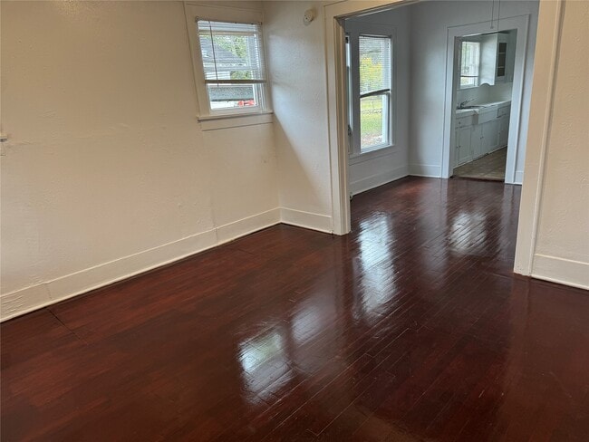 Building Photo - 1610 W Sidnor St