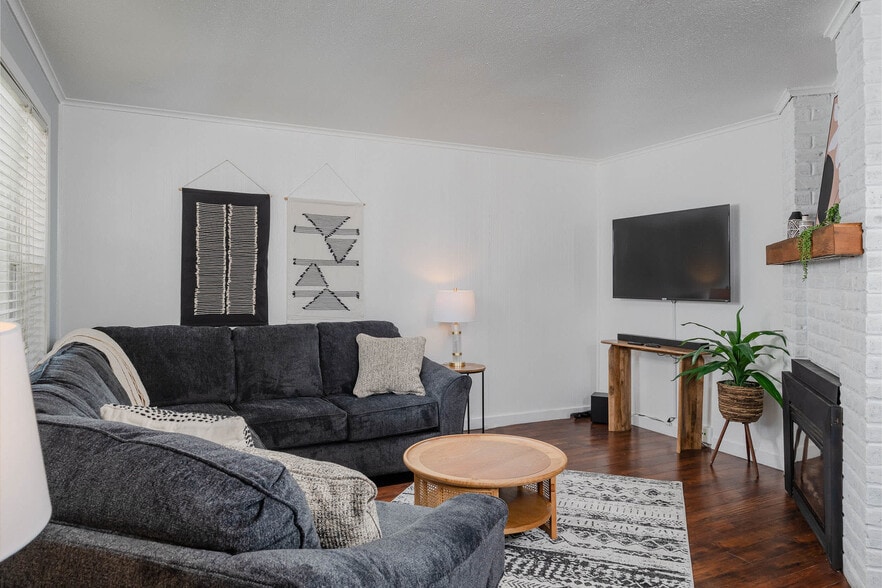 Primary Photo - 212 Baldwin Ave