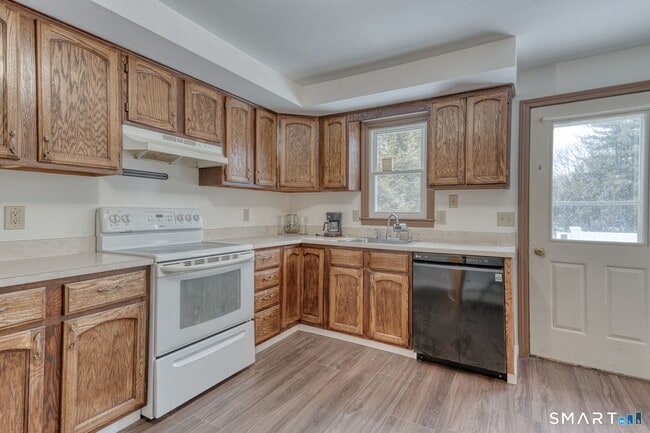 Building Photo - 5 Cutler Ln