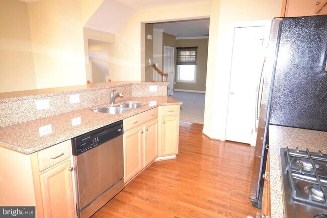 Building Photo - 8921 Amelung St