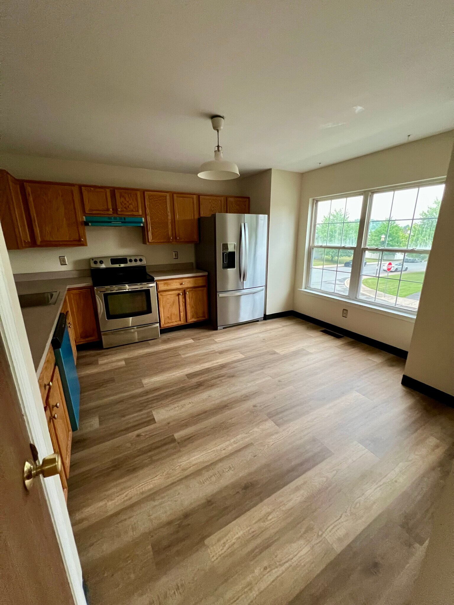 Kitchen - 2627 Chestnut Ln