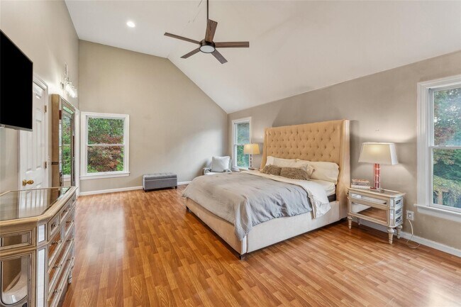 Building Photo - 1 Candace Dr