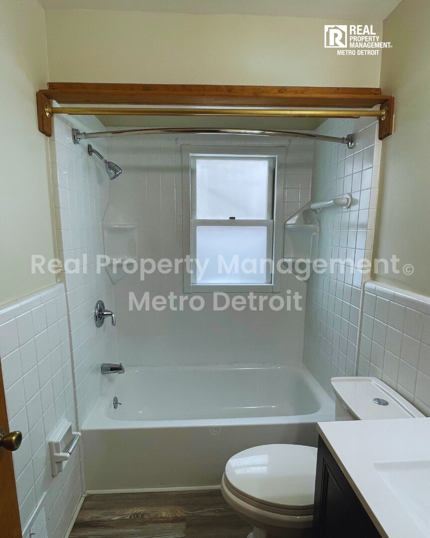 Building Photo - 4462 1st St