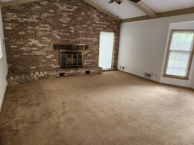 Building Photo - 552 Mendon Rd