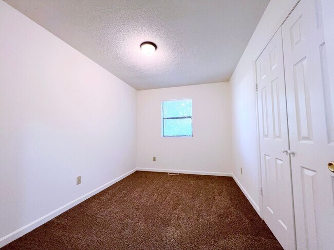 Building Photo - Three-Bedroom, Two Bathroom at Hill Street Duplex