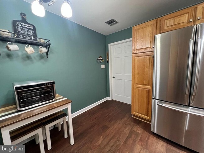 Building Photo - 46 Buck Dr