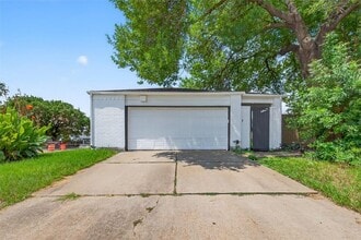 Building Photo - 8538 Triple Crown Dr