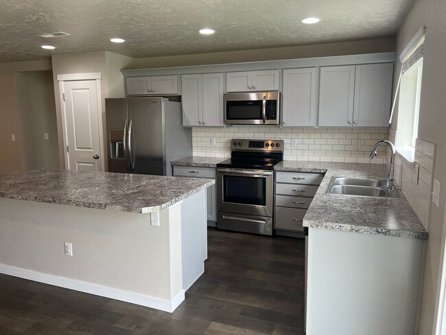 Building Photo - Kuna Kutie 3 bd, 2 bath in the Greyhawk Su...