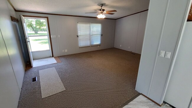 Building Photo - Maryville 37803 - 3 bedroom, 2 bath home. -  Contact Troy Adams (865) 233-6949