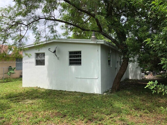 Building Photo - 1400 NW 73rd St
