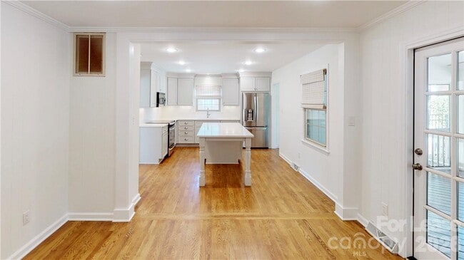 Building Photo - 6810 Rosemary Ln