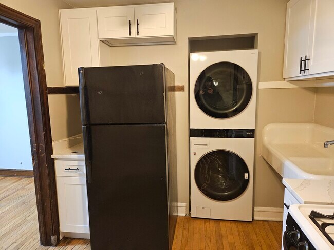 Building Photo - 2907 W Lyndale St