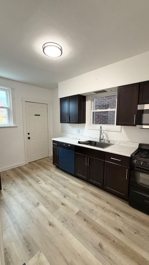 Building Photo - Newly Renovated 3 Bedroom in Arlington- New Kitchen and Bath with HUGE Backyard!!