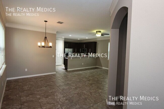 Building Photo - 15764 Ave Of The Arbors
