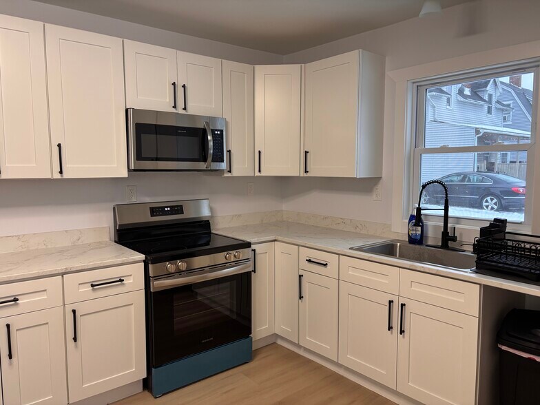 Building Photo - 114 Summit Ave