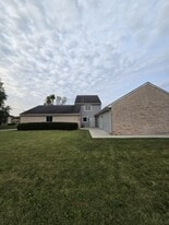 Building Photo - 2370 Manitowoc Rd