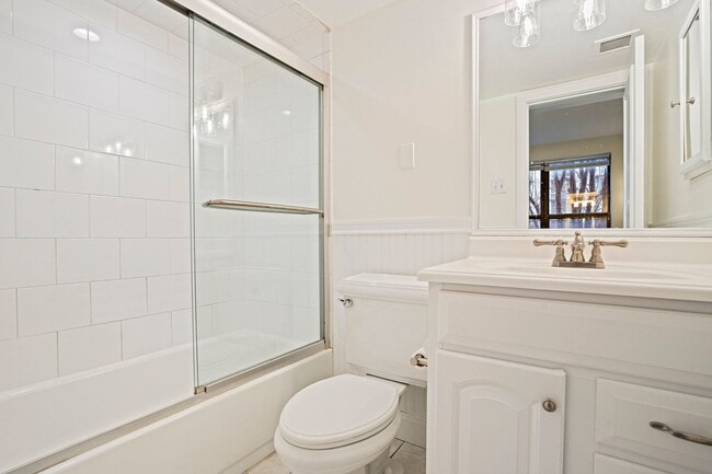 Building Photo - Beautiful One Bedroom in the Heart of Foggy Bottom| Water and Gas Included!