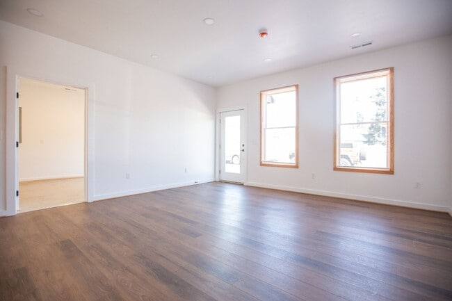 Building Photo - One Month Free ***Available NOW-  3 Bedroo...