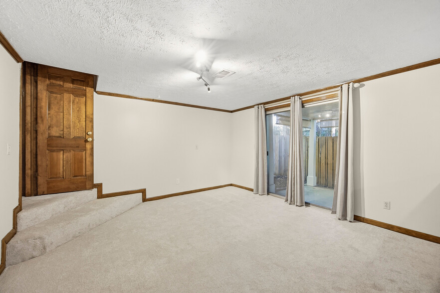 Building Photo - 943 Ferncliff Rd NE