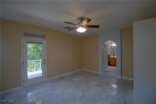 Building Photo - 2859 Dunnottar Ave