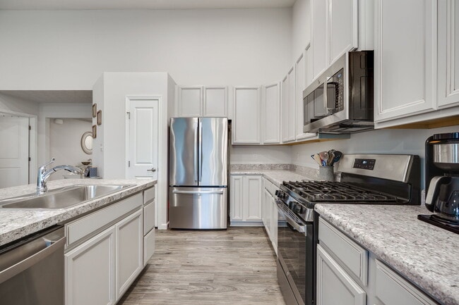 Building Photo - 194 Cresting Rd