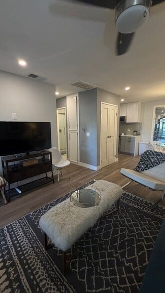 Building Photo - 2801 N Los Felices Rd