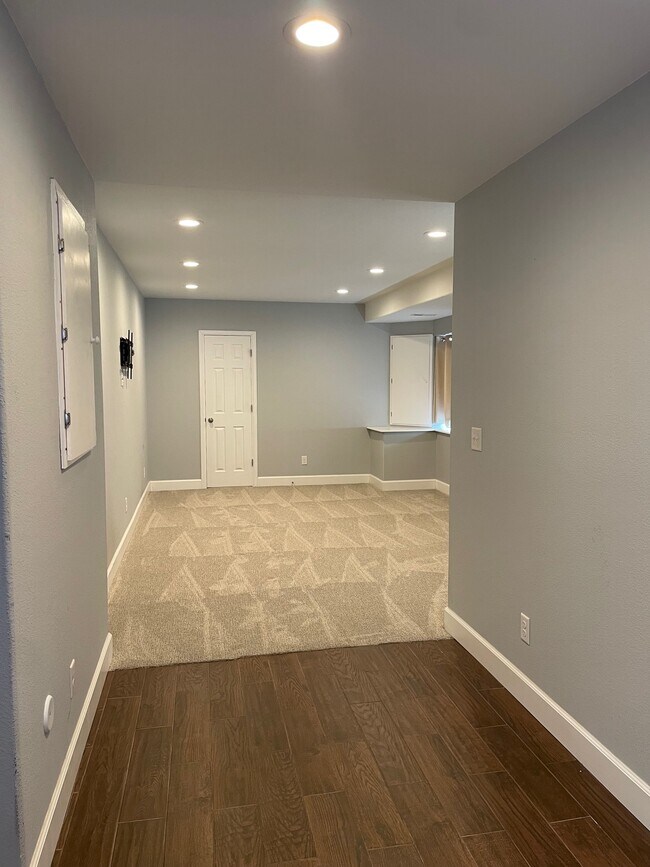 Building Photo - 5505 Abbeywood Cir