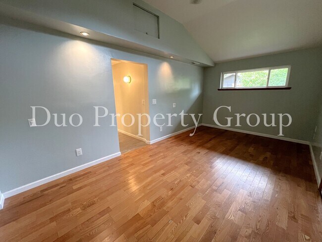 Building Photo - Edgewood South Eugene Home