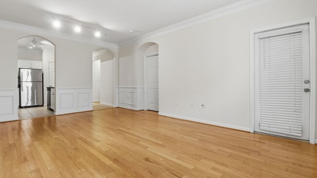 Building Photo - RENOVATED 1 BEDROOM 1 BATH CONDO IN THE COLONNADE IN KENTLANDS