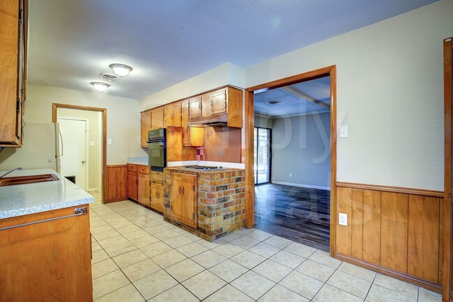 Building Photo - 6426 Chapman Dr