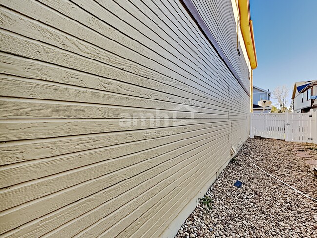 Building Photo - 1638 S Buckley Way