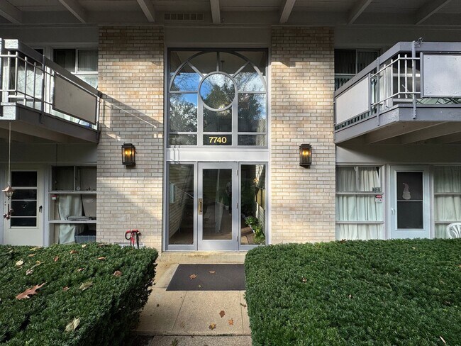 Primary Photo - Relaxing Fully-Furnished 2 Bed 1 Bath Condo With Balcony In Beautiful Heritage Woods