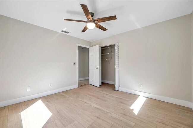 Building Photo - 8789 Maplewood Rd