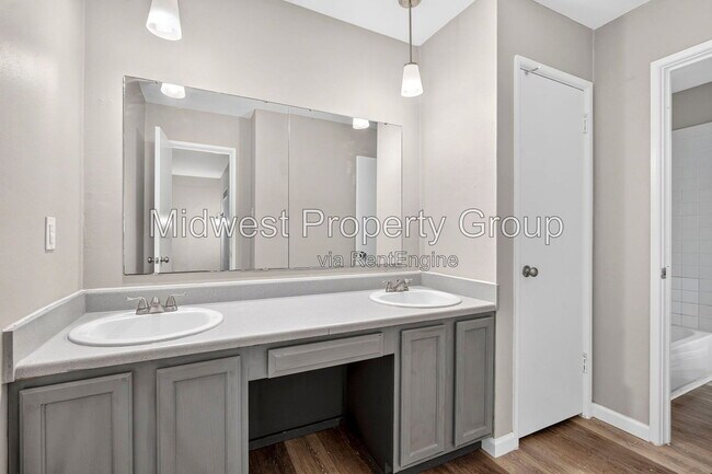 Building Photo - 10002 Kodiak Dr