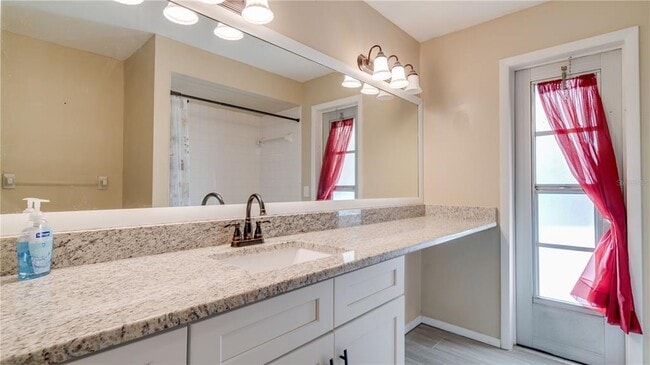 Building Photo - 1128 SE 29th Terrace