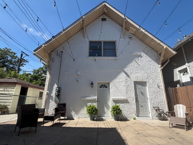 Building Photo - 5016 N Lawndale Ave