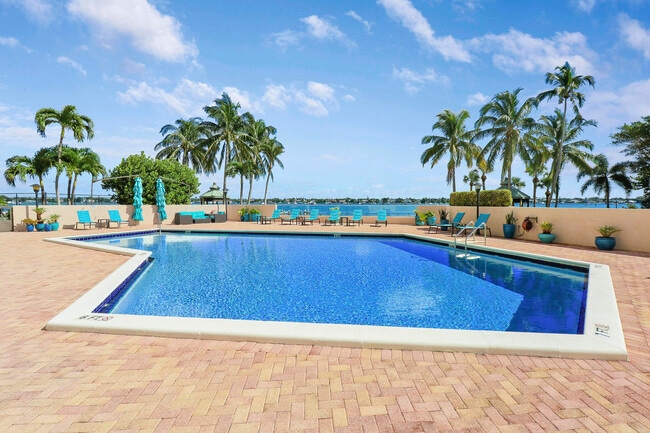 Building Photo - 5200 N Flagler Dr