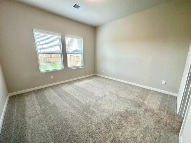 Building Photo - 12164 Ridge Top Dr