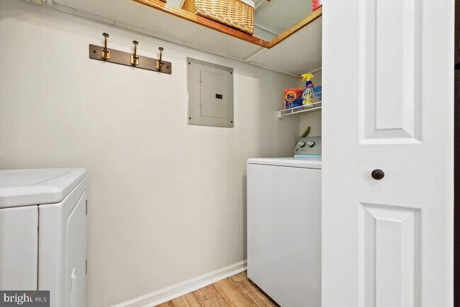 Building Photo - 8095 Lacy Dr